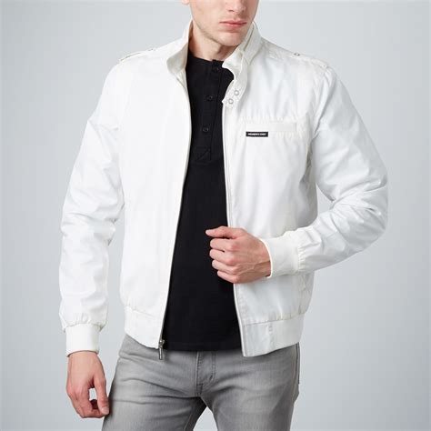 THE ICONIC WHITE JACKET .